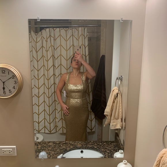 Beautiful guess by Marciano dress. - Picture 3 of 6